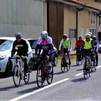 Groupe de cyclistes sur le 90 Kms